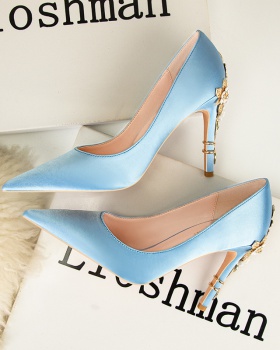 Fine-root low shoes satin sandals