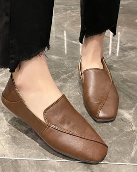 Wear flattie British style shoes for women